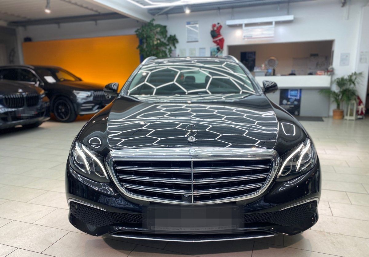 Mercedes-Benz E 220 T d Exclusive Teilleder Amb.Bel Navi RueFa foto 2