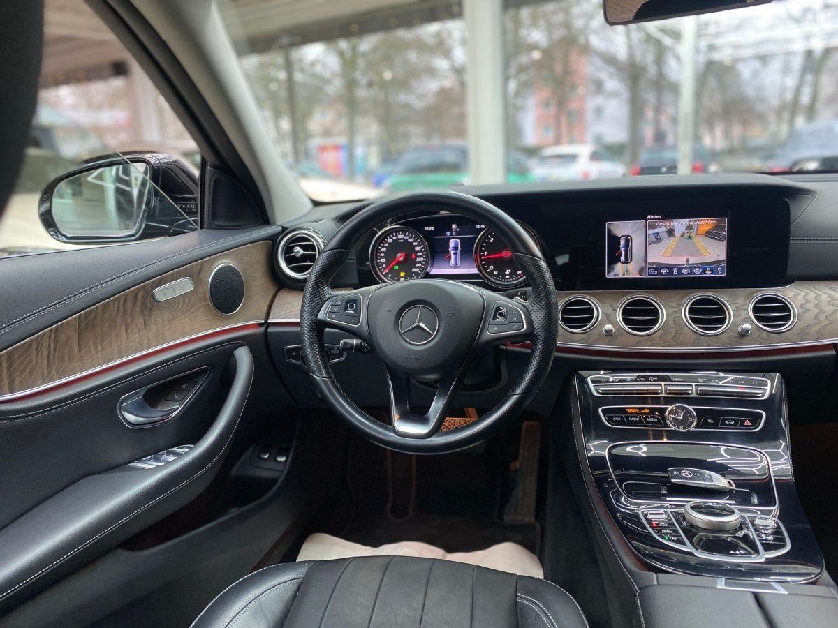 Mercedes-Benz E 220 T d Exclusive Teilleder Amb.Bel Navi RueFa foto 11