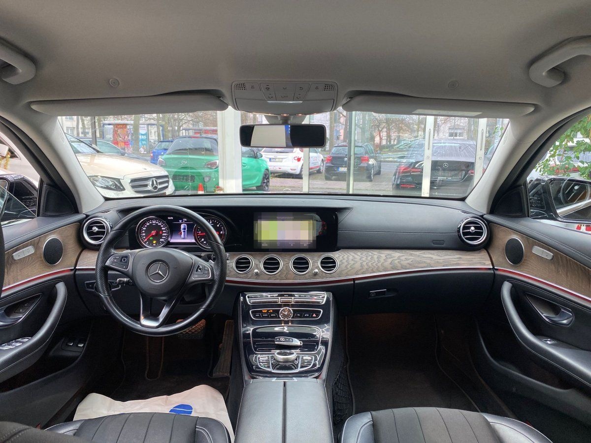 Mercedes-Benz E 220 T d Exclusive Teilleder Amb.Bel Navi RueFa foto 12