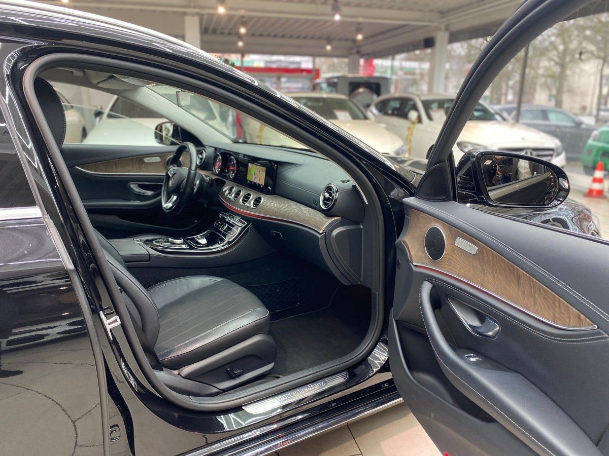 Mercedes-Benz E 220 T d Exclusive Teilleder Amb.Bel Navi RueFa foto 13