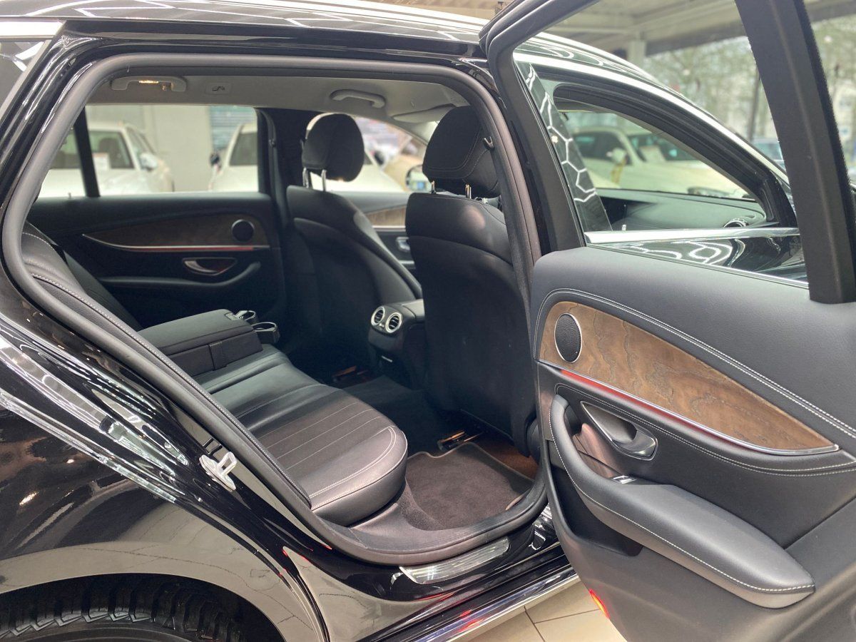 Mercedes-Benz E 220 T d Exclusive Teilleder Amb.Bel Navi RueFa foto 16