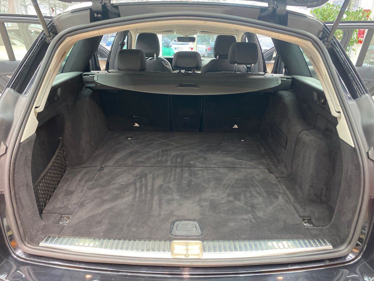 Mercedes-Benz E 220 T d Exclusive Teilleder Amb.Bel Navi RueFa foto 18