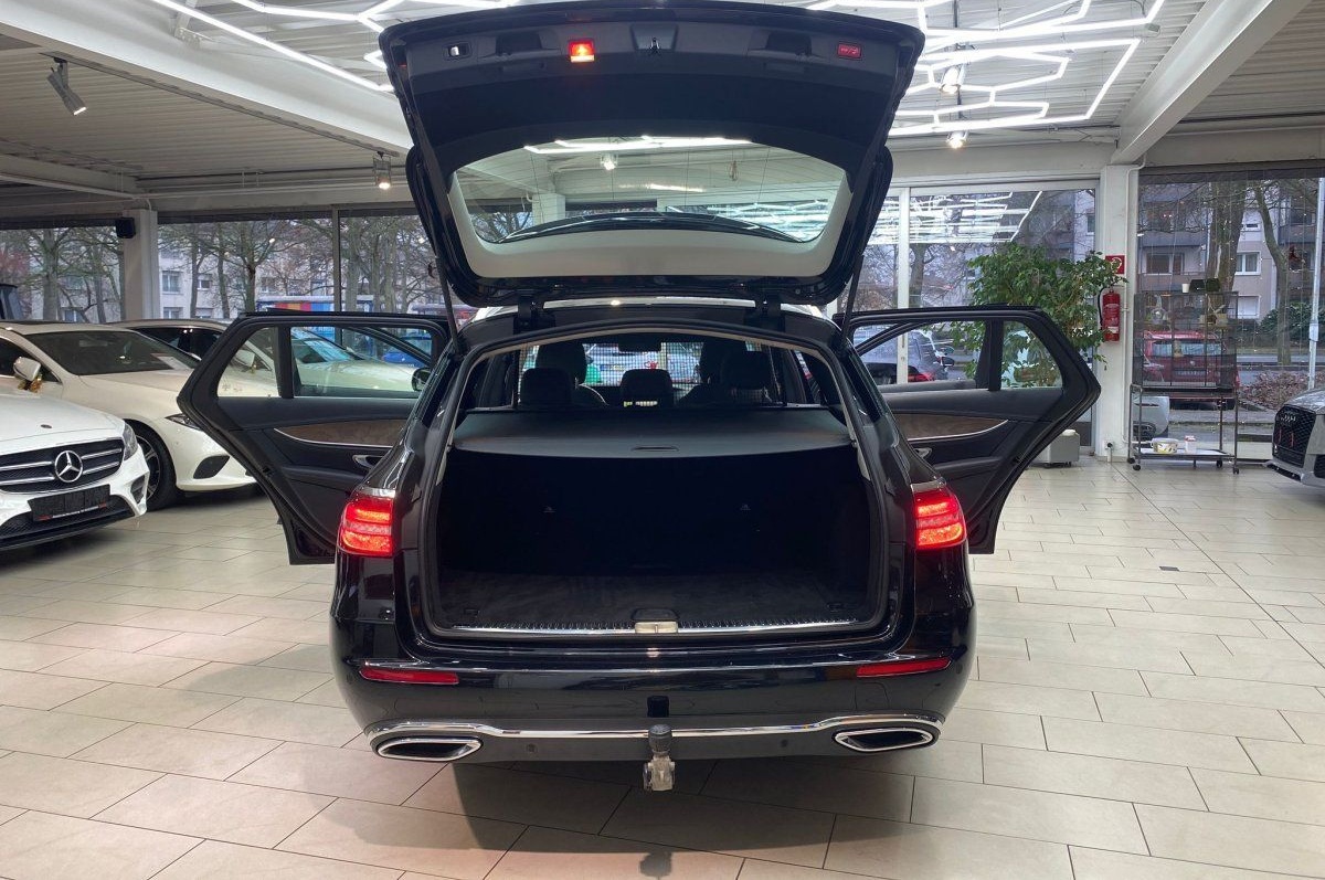 Mercedes-Benz E 220 T d Exclusive Teilleder Amb.Bel Navi RueFa foto 19