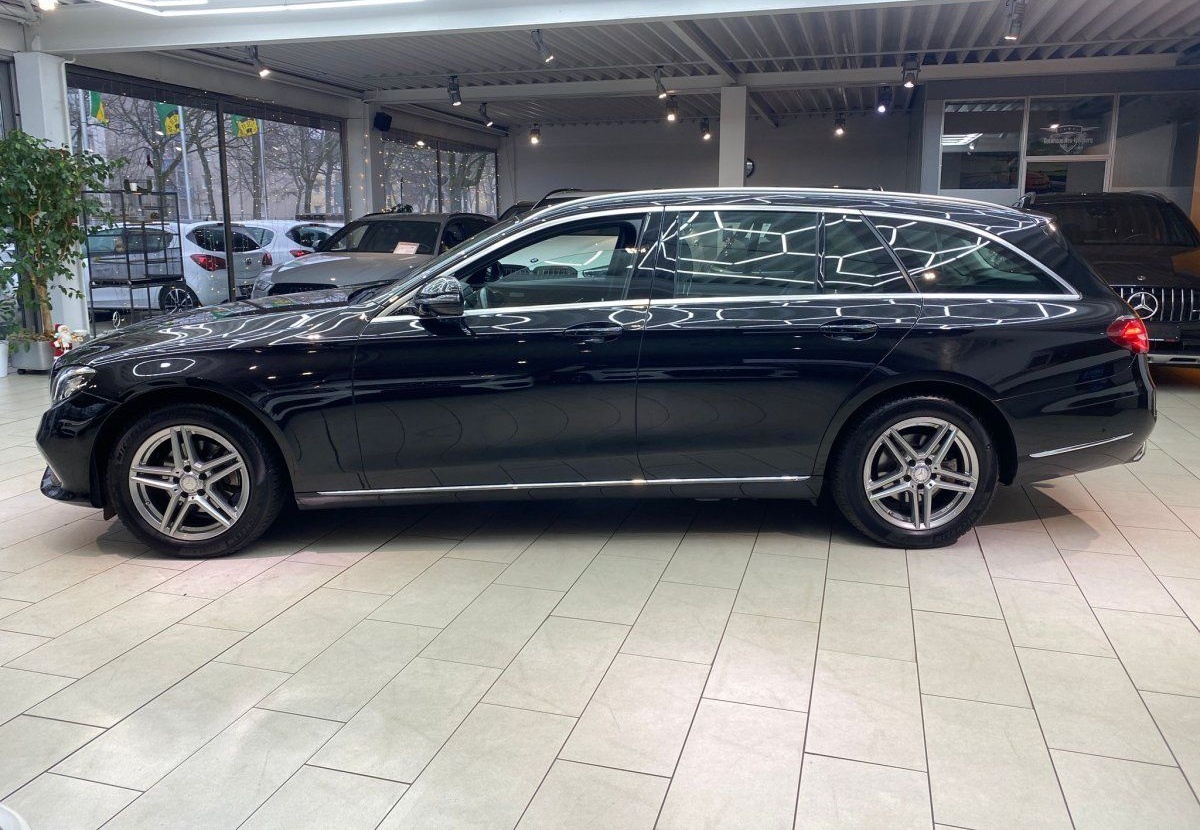 Mercedes-Benz E 220 T d Exclusive Teilleder Amb.Bel Navi RueFa foto 4