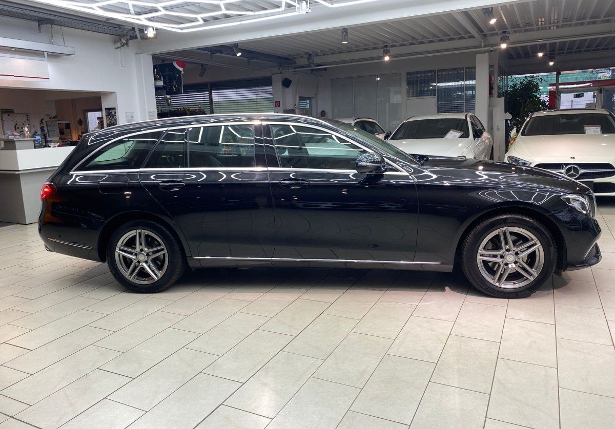 Mercedes-Benz E 220 T d Exclusive Teilleder Amb.Bel Navi RueFa foto 8