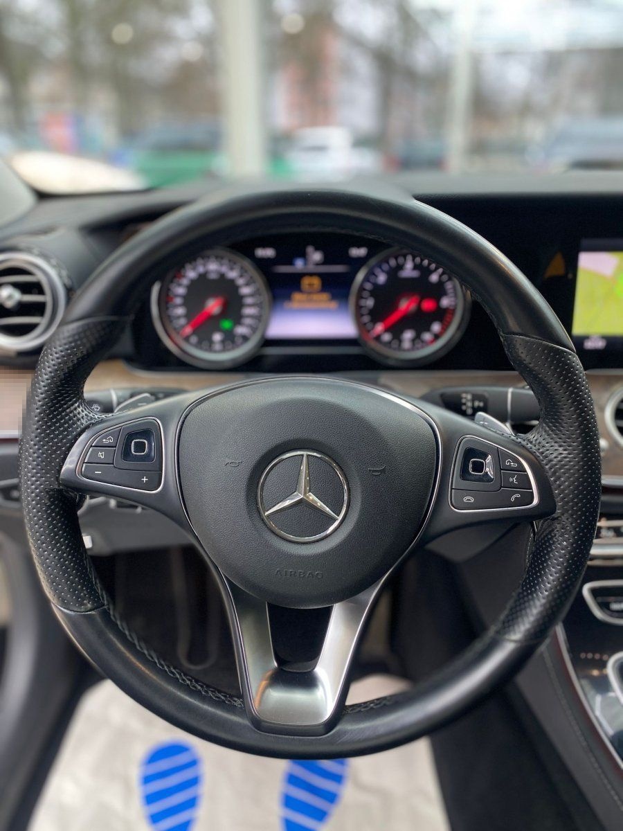 Mercedes-Benz E 220 T d Exclusive Teilleder Amb.Bel Navi RueFa foto 10