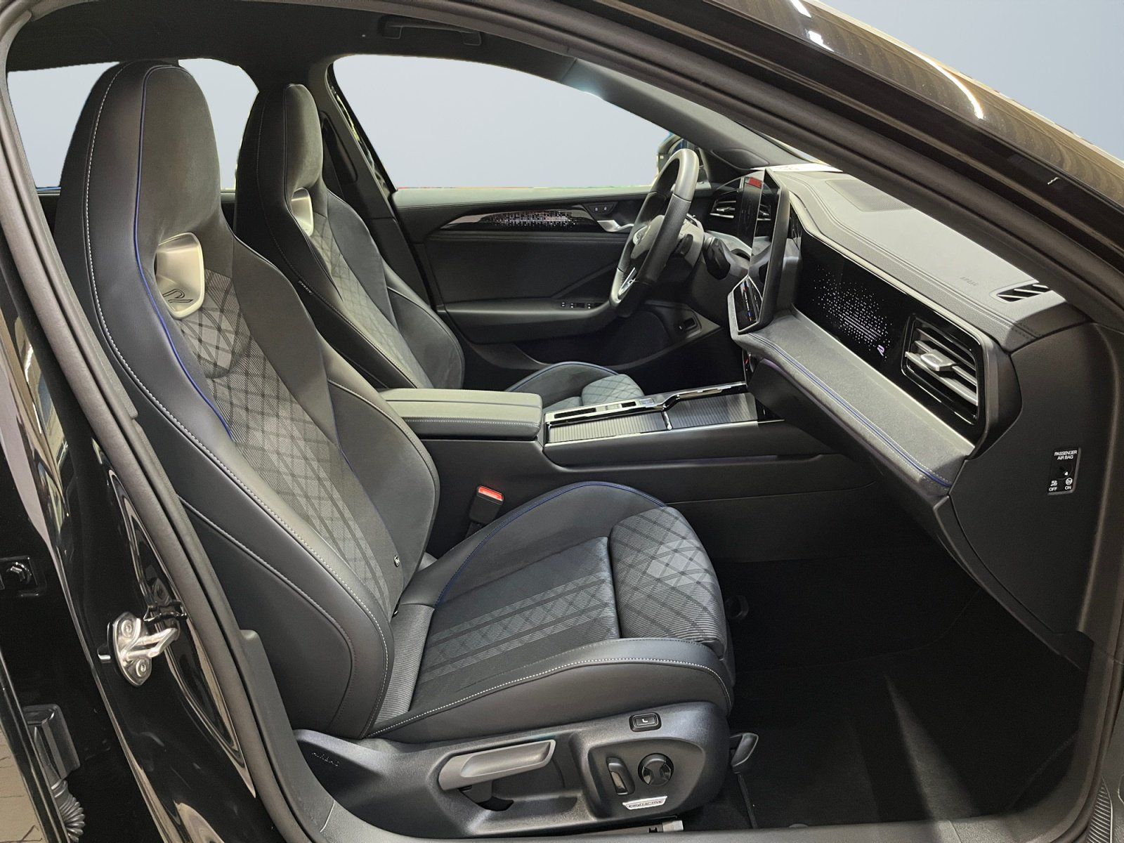 Volkswagen Passat Variant R-Line 2.0 TDI DSG 360°Kamera AHK foto 10