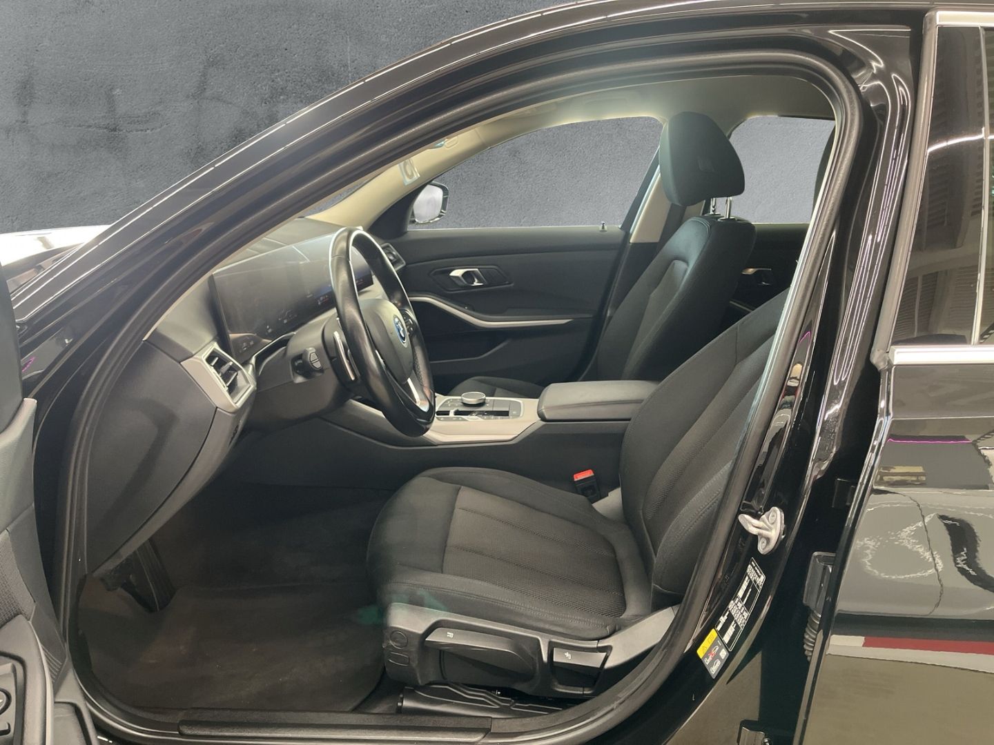 BMW 320 e Limo AUTOMATIK WIDSCREEN NAVI KAMERA LED P foto 8