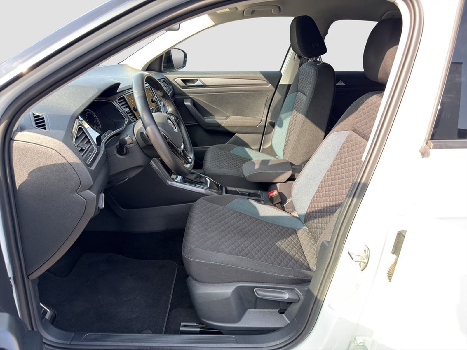 Volkswagen T-Roc 1.5 TSI IQ.Drive ACC LED SHZ MultiLenk foto 9