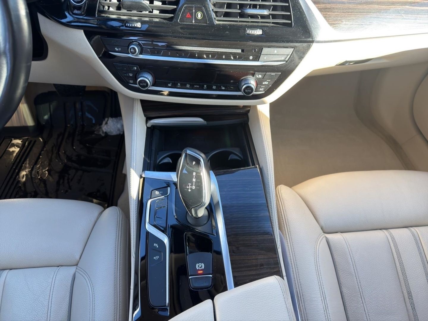 BMW 530 d Luxury Line LED Navi Prof. HUD Memory Park foto 16