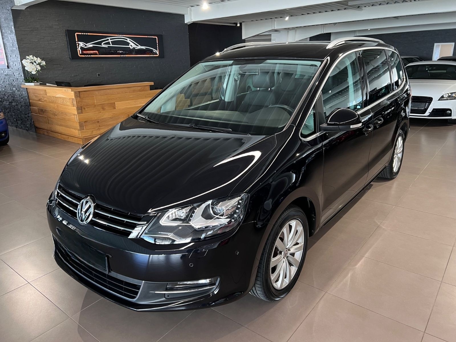 Volkswagen Sharan 2.0 TSI DSG Highline 1.HAND 7-Sitze NAVI foto 2
