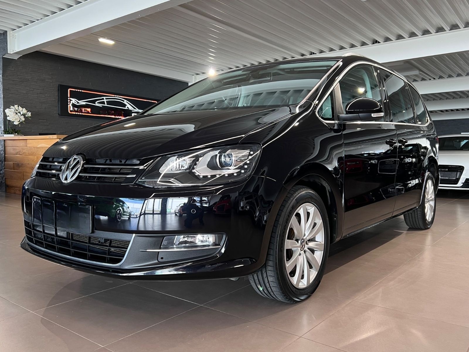 Volkswagen Sharan 2.0 TSI DSG Highline 1.HAND 7-Sitze NAVI foto 19
