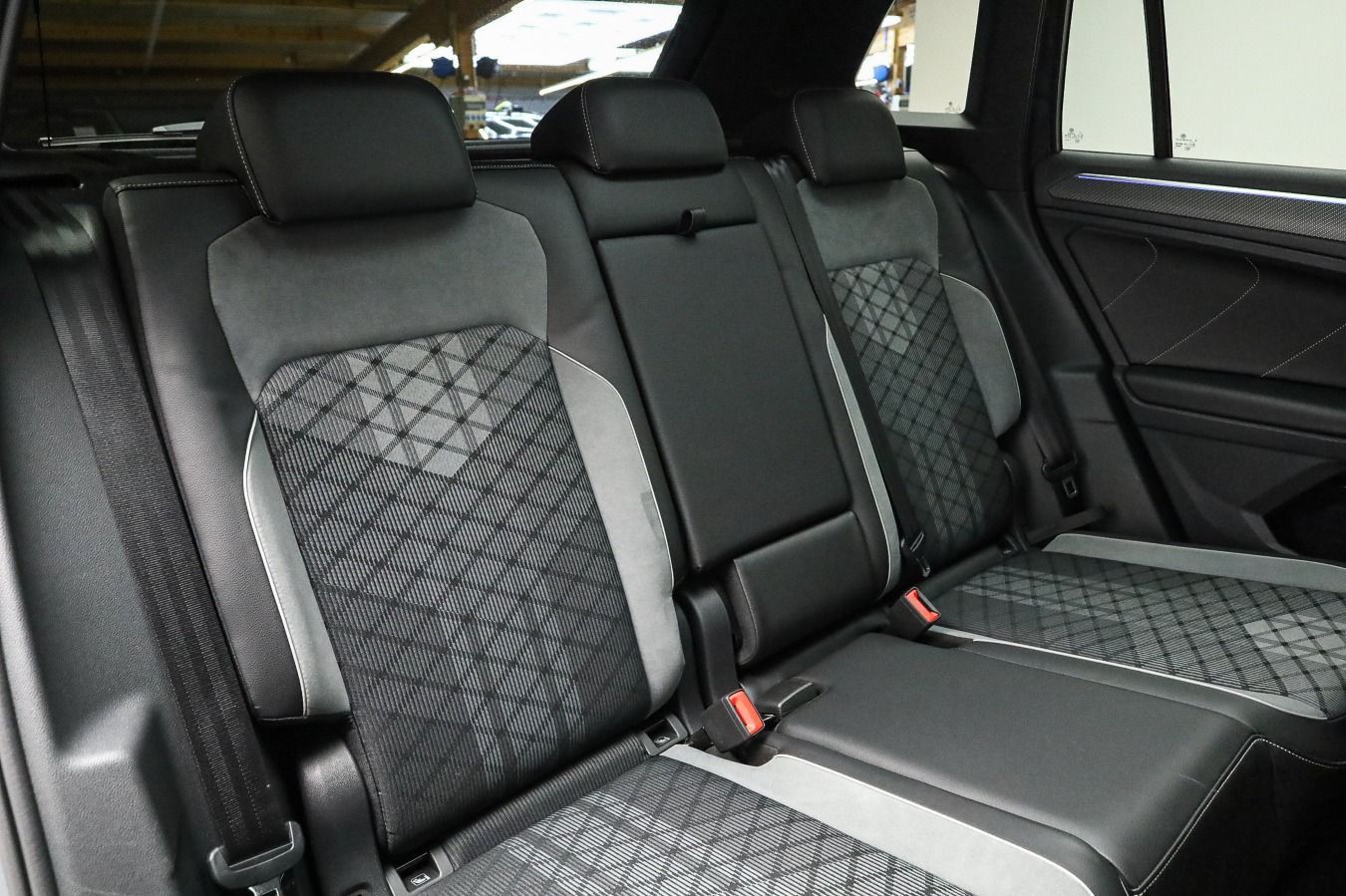 Volkswagen Tiguan 2.0 TDI 4M DSG R-LINE*BLACK-STYLE*HUD*MAT foto 24