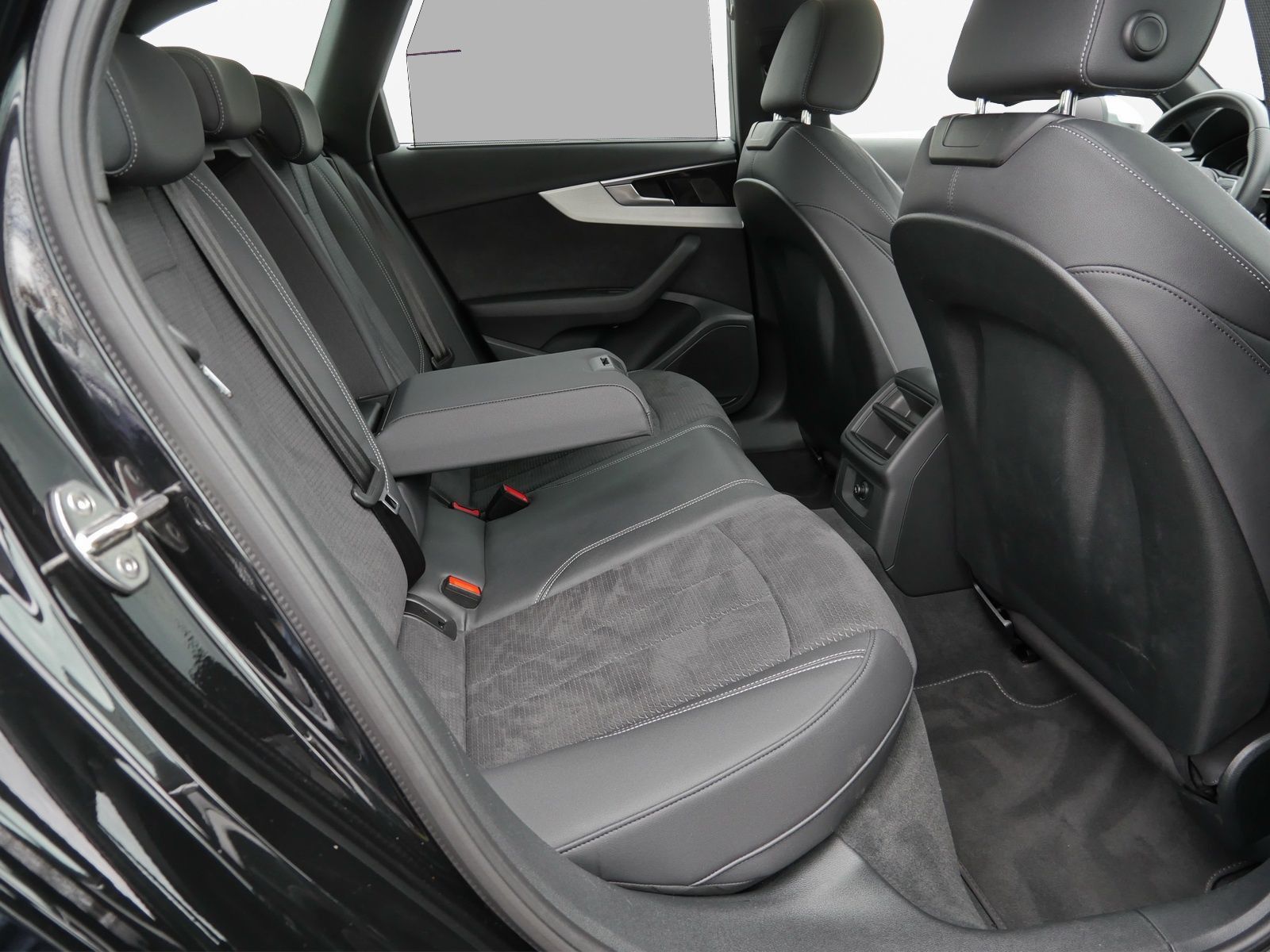 Audi S4 Avant 3.0 TDI quattro Business*LED*AHK*Navi foto 16