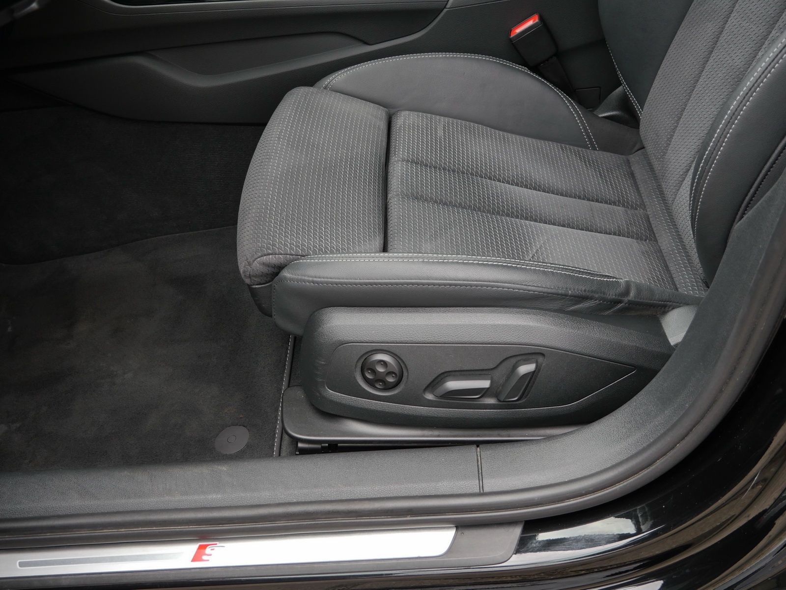 Audi S4 Avant 3.0 TDI quattro Business*LED*AHK*Navi foto 23