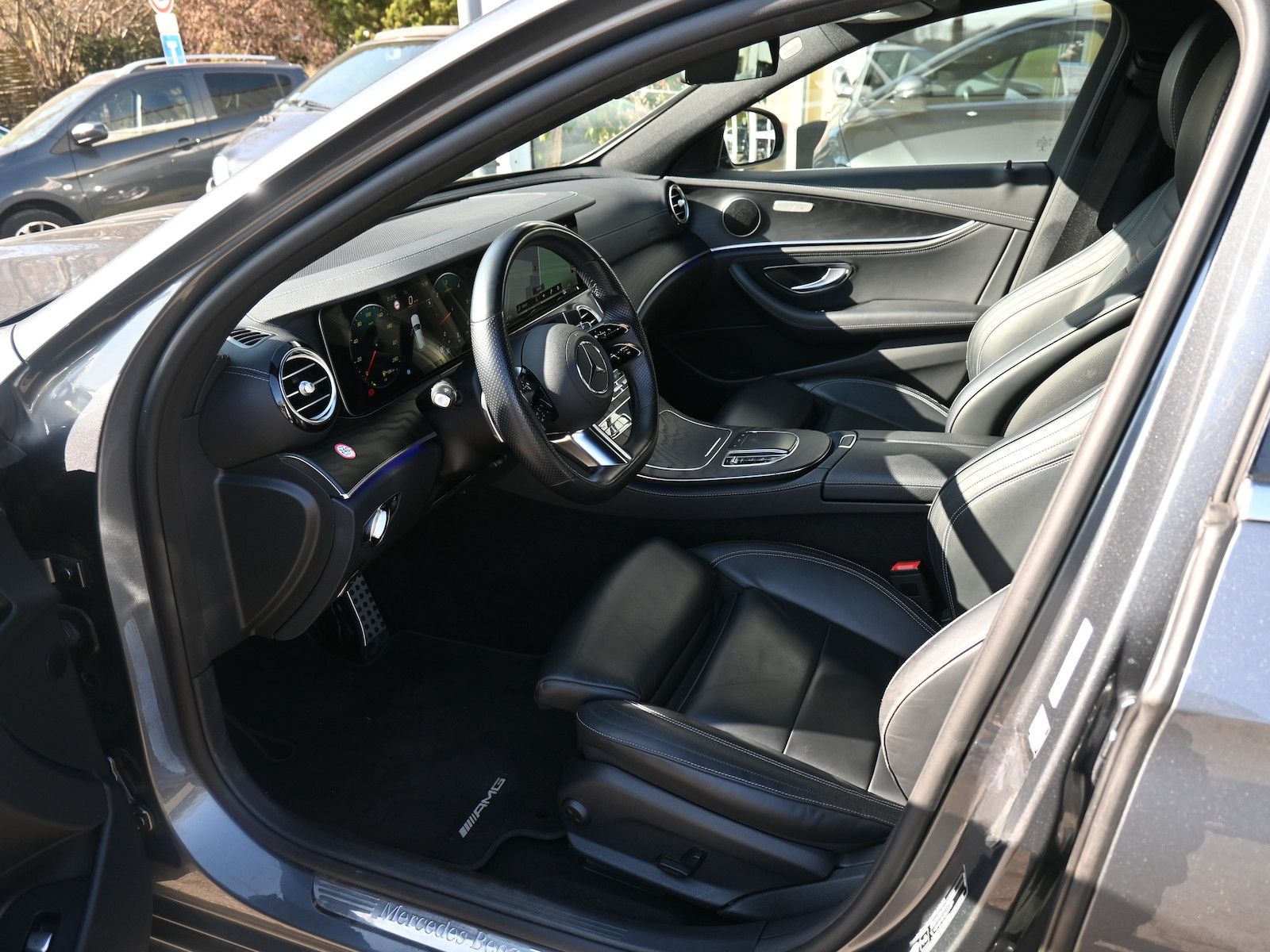 Mercedes-Benz E 400 dT 4M *AMG-Line* DSG Navi Pano 19Alu foto 6