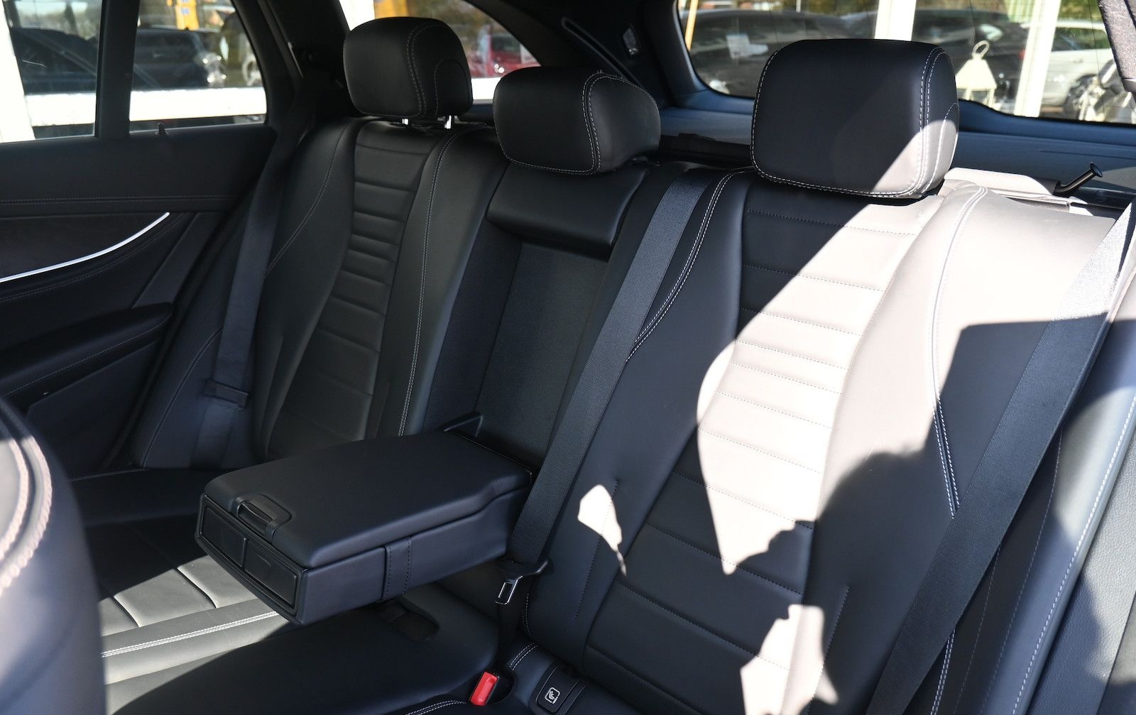 Mercedes-Benz E 400 dT 4M *AMG-Line* DSG Navi Pano 19Alu foto 8