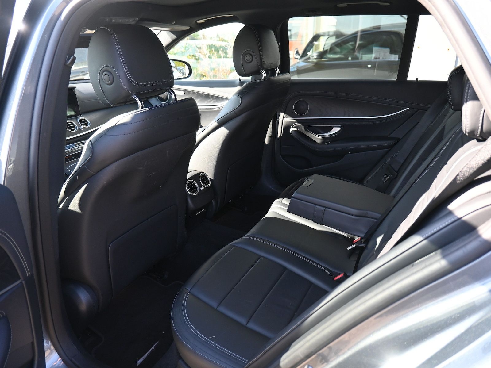 Mercedes-Benz E 400 dT 4M *AMG-Line* DSG Navi Pano 19Alu foto 9
