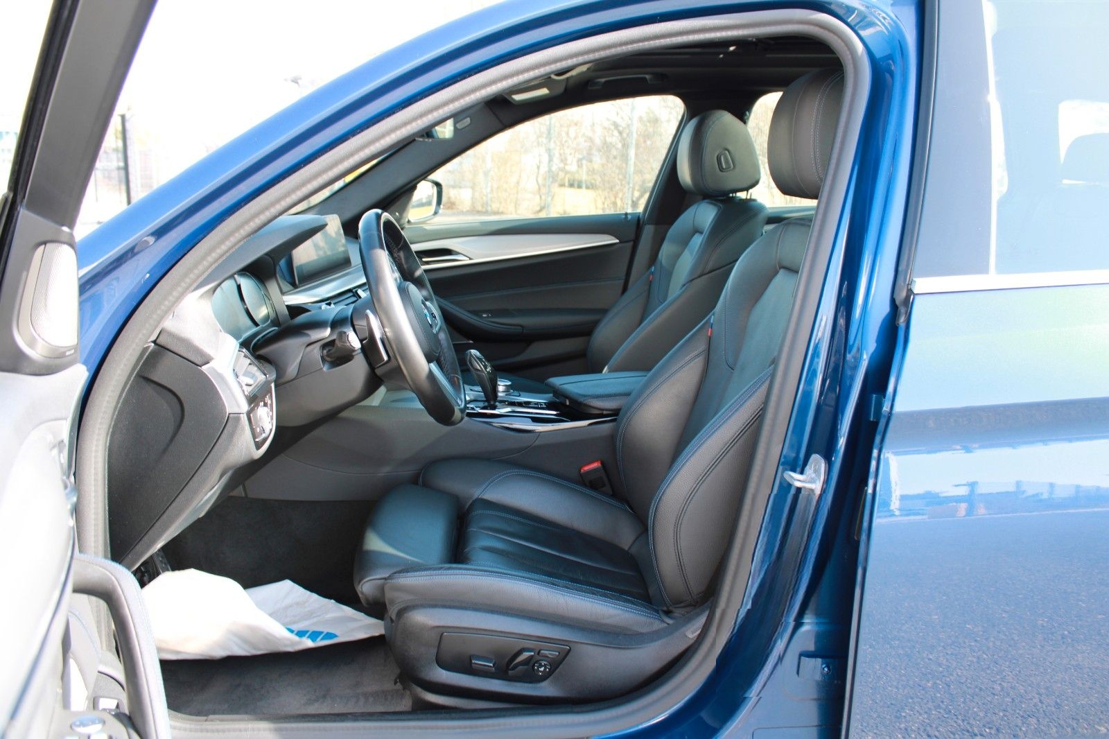 BMW 540d Touring xDrive M Sport PANO HUD Keyless foto 12