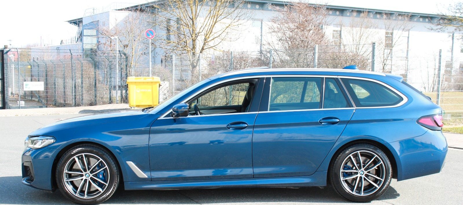 BMW 540d Touring xDrive M Sport PANO HUD Keyless foto 6