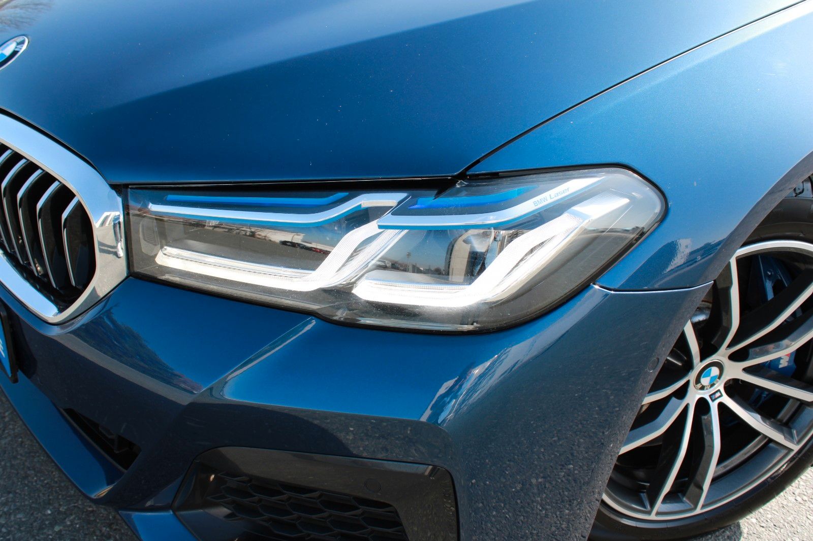 BMW 540d Touring xDrive M Sport PANO HUD Keyless foto 10