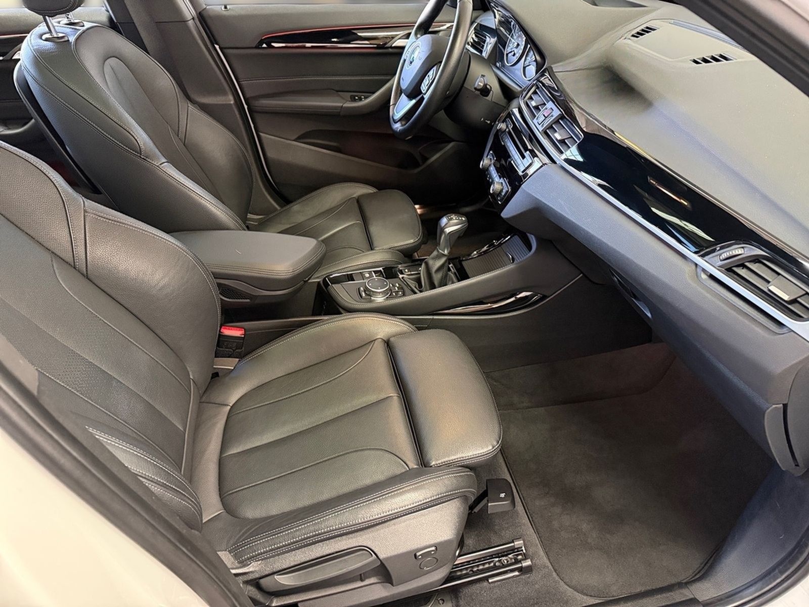 BMW X1xDrive20i*LED*NaviPlus*Leder*HUD*Panorama*PDC* foto 17