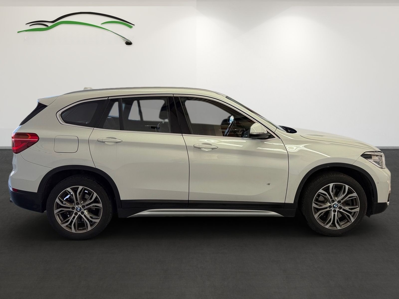 BMW X1xDrive20i*LED*NaviPlus*Leder*HUD*Panorama*PDC* foto 3