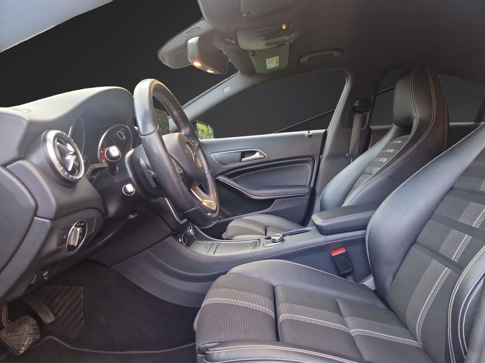 Mercedes-Benz CLA 180 CDI Automatic*AMG*Nav*LED*SHZ*Teilleder* foto 12
