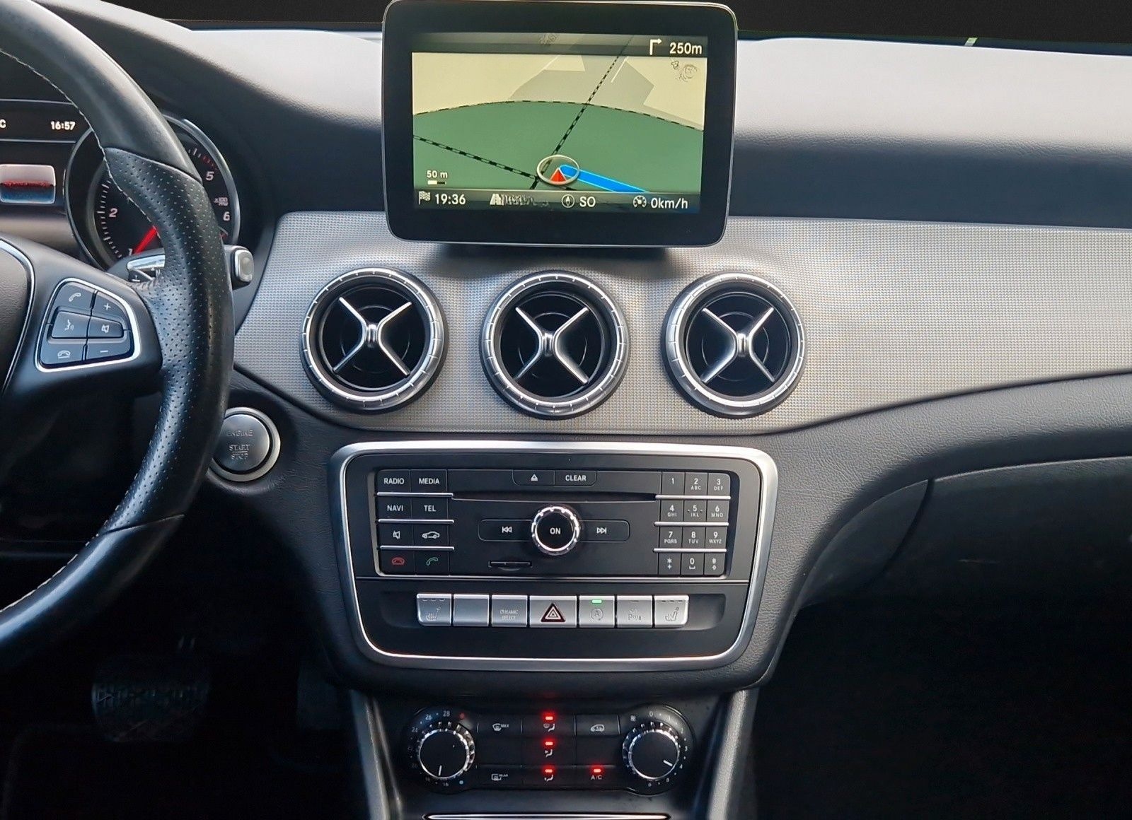 Mercedes-Benz CLA 180 CDI Automatic*AMG*Nav*LED*SHZ*Teilleder* foto 16