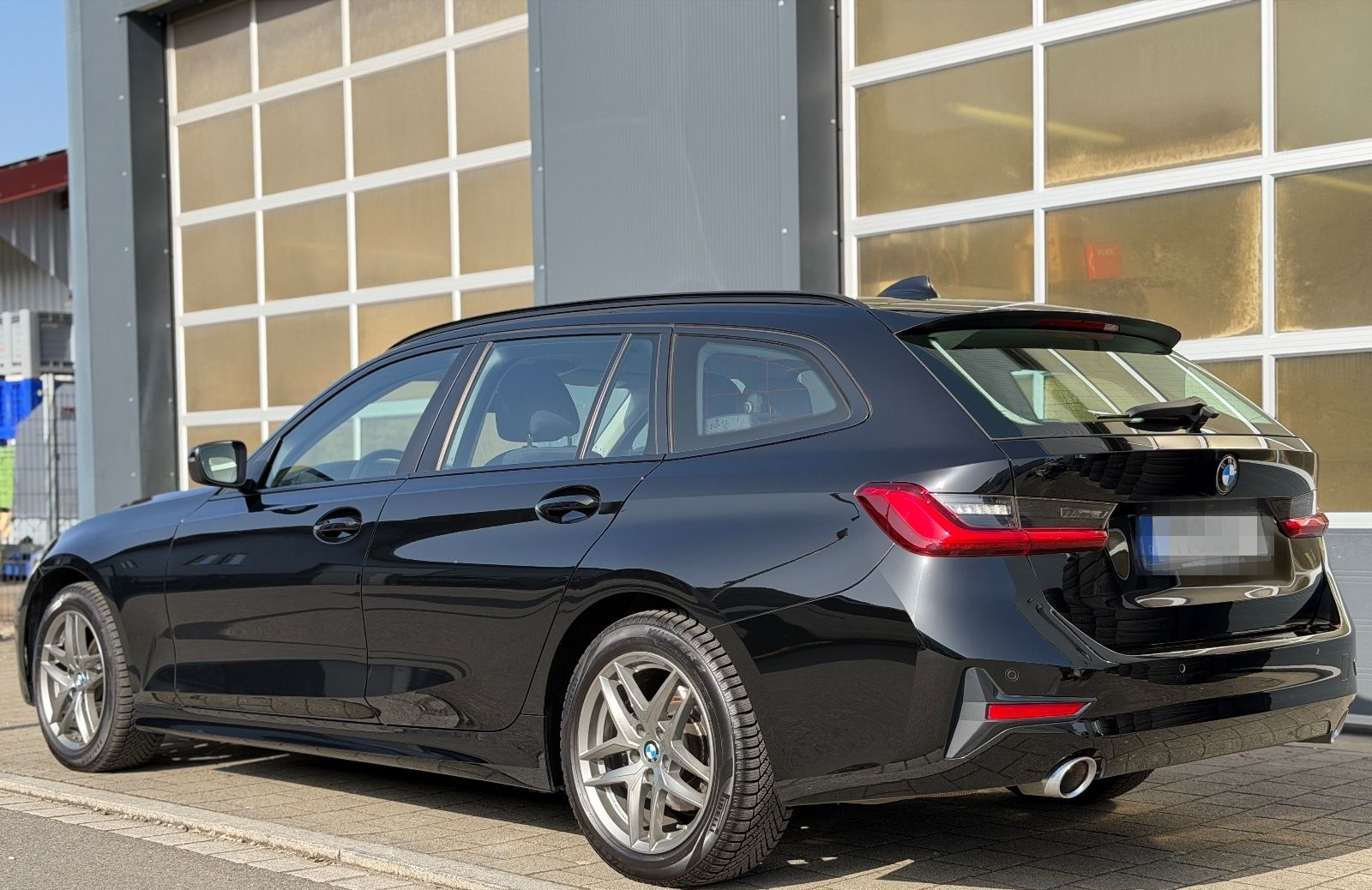 BMW 320 d xDrive Navi StdHzg. 8-fach LED+ SHZ Navi foto 2