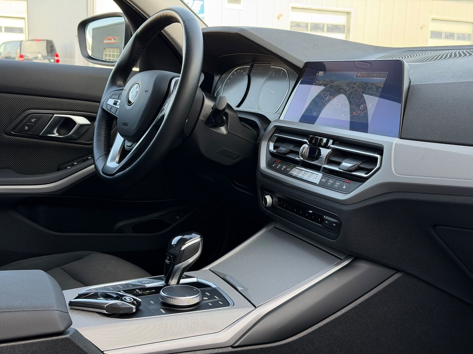 BMW 320 d xDrive Navi StdHzg. 8-fach LED+ SHZ Navi foto 25