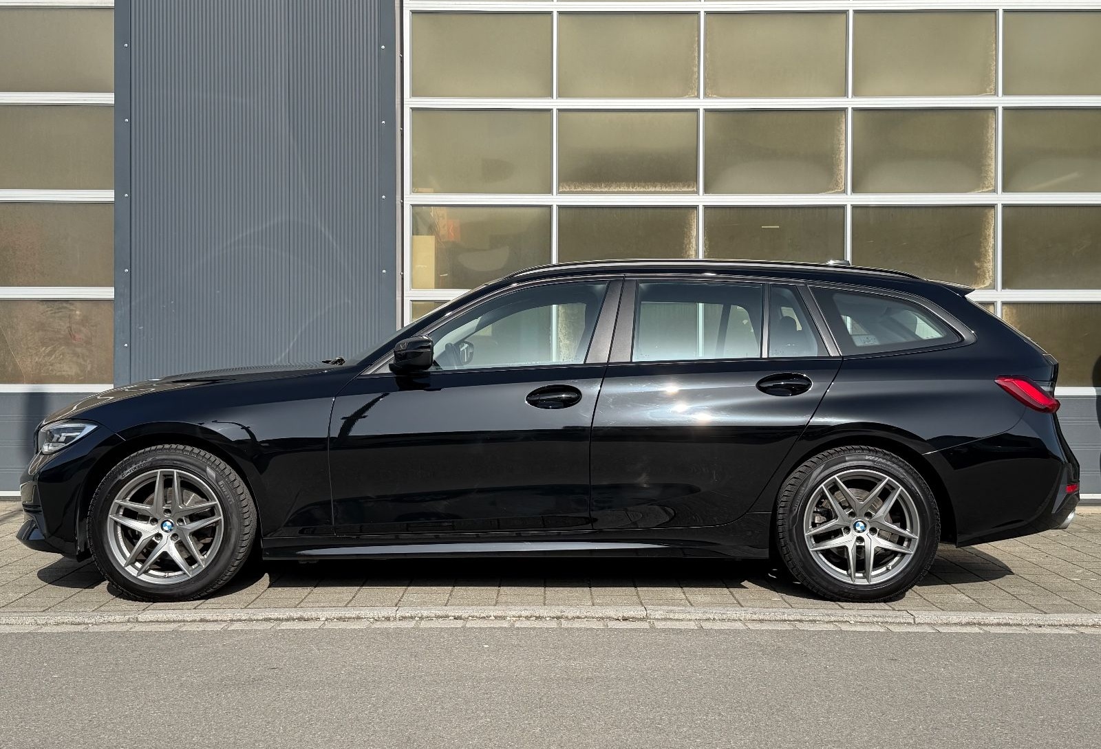 BMW 320 d xDrive Navi StdHzg. 8-fach LED+ SHZ Navi foto 5