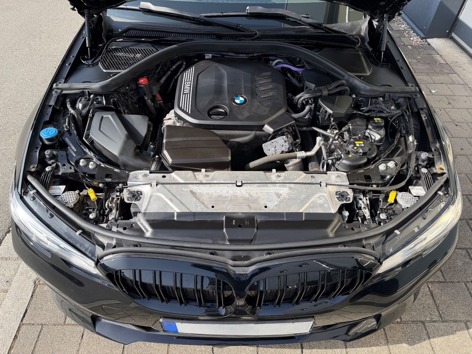 BMW 320 d xDrive Navi StdHzg. 8-fach LED+ SHZ Navi foto 9