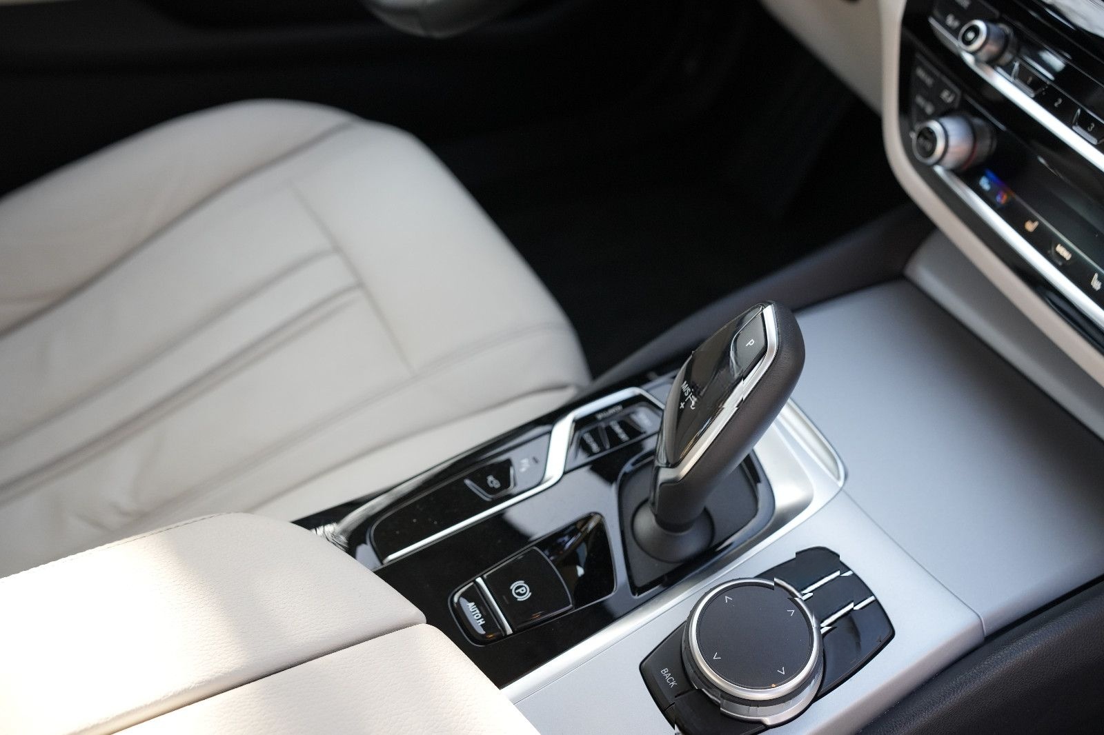 BMW 520d XDrive*LASER*HEADUP*ACC*DDC*ABL*STANDHZG* foto 17