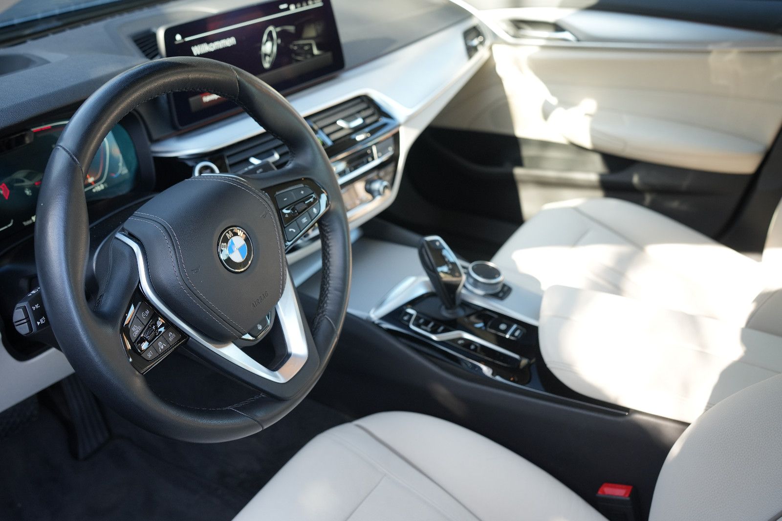 BMW 520d XDrive*LASER*HEADUP*ACC*DDC*ABL*STANDHZG* foto 8