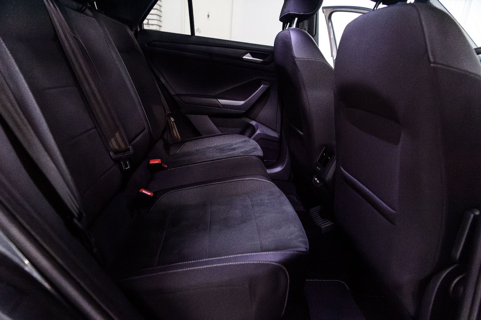 Volkswagen T-Roc R-Line+LED+AHK+NAVI+LHZ+SHZ+GJR+EL.HK foto 15
