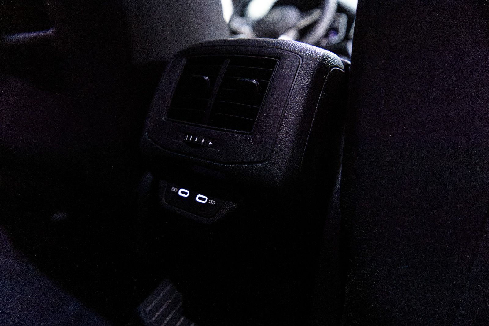 Volkswagen T-Roc R-Line+LED+AHK+NAVI+LHZ+SHZ+GJR+EL.HK foto 16