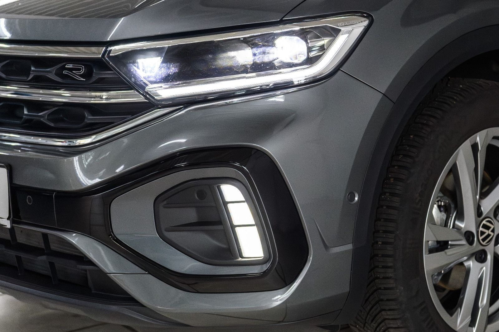 Volkswagen T-Roc R-Line+LED+AHK+NAVI+LHZ+SHZ+GJR+EL.HK foto 3