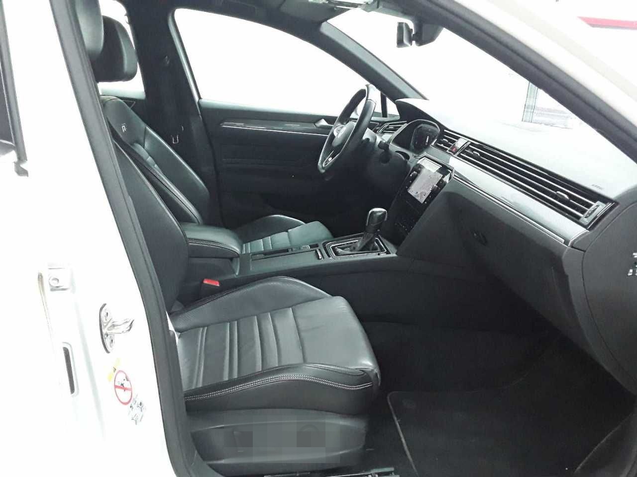 Volkswagen Passat Variant 2.0 TDI R-LINE PANO LEDER foto 10