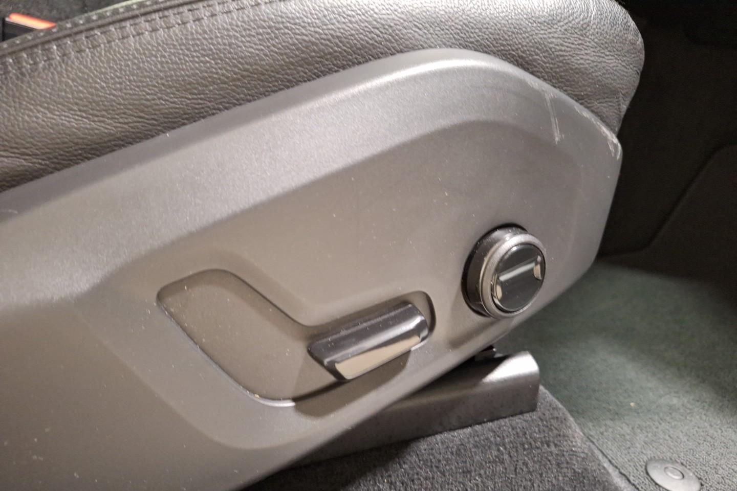 Volvo XC60 T4 2WD Momentum Pro Winter|LED|RFK|Navi foto 13