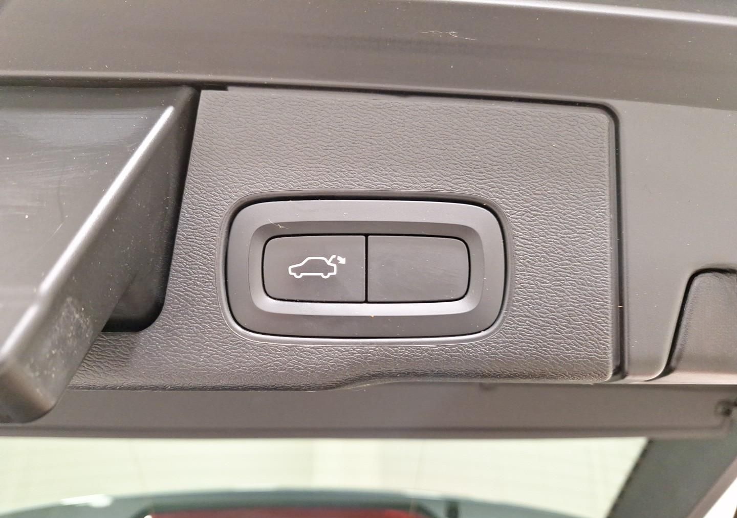 Volvo XC60 T4 2WD Momentum Pro Winter|LED|RFK|Navi foto 16