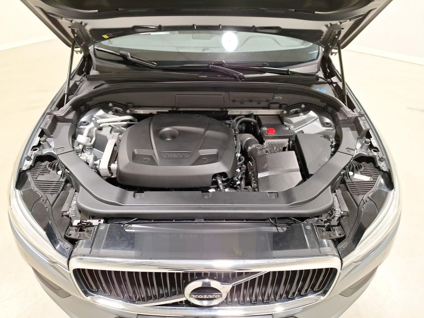Volvo XC60 T4 2WD Momentum Pro Winter|LED|RFK|Navi foto 18