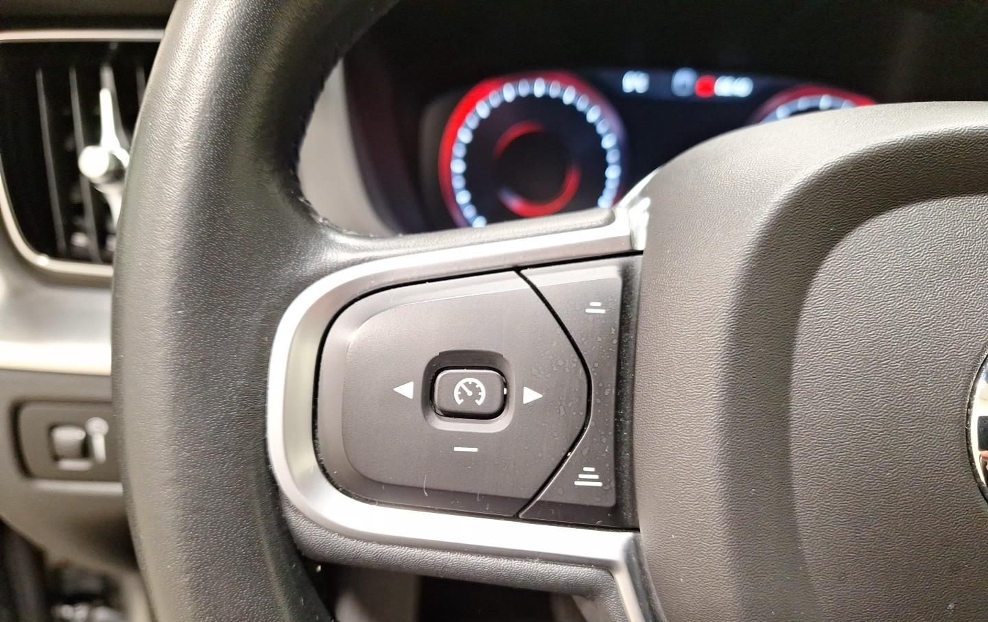 Volvo XC60 T4 2WD Momentum Pro Winter|LED|RFK|Navi foto 21