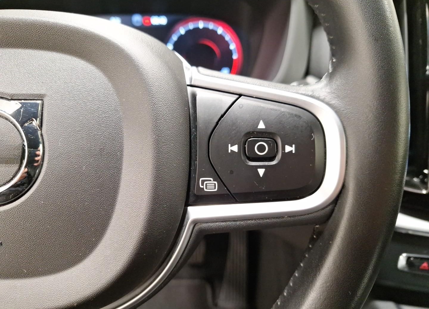 Volvo XC60 T4 2WD Momentum Pro Winter|LED|RFK|Navi foto 22