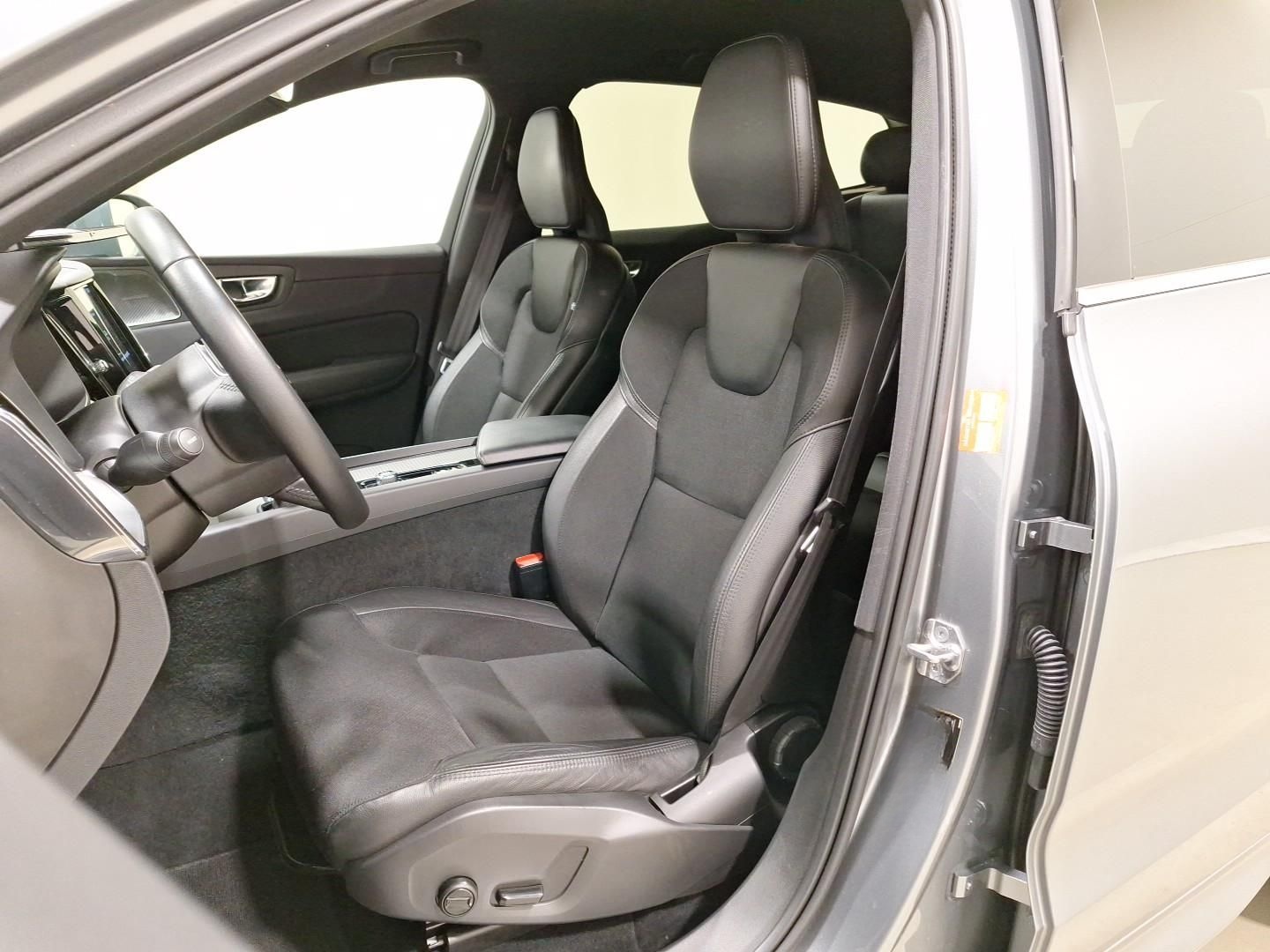 Volvo XC60 T4 2WD Momentum Pro Winter|LED|RFK|Navi foto 23