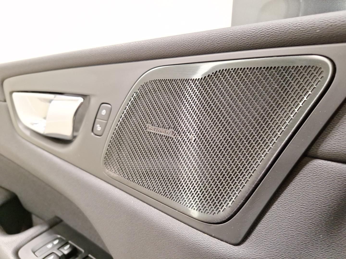 Volvo XC60 T4 2WD Momentum Pro Winter|LED|RFK|Navi foto 25