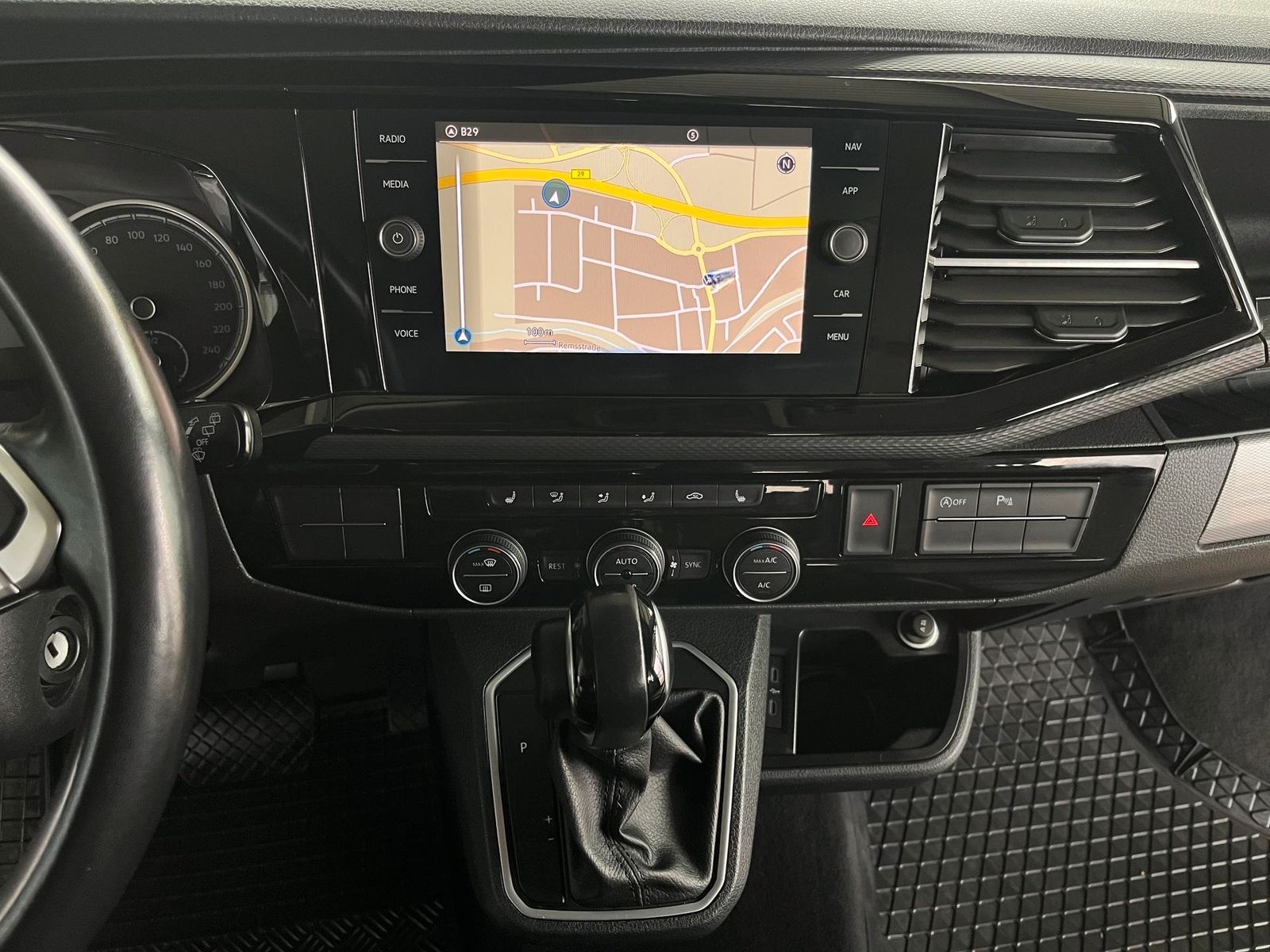 Volkswagen T6.1 Multivan, AHK, SHZ, ACC, KLIMAAUTO,NAVI,RFK foto 17