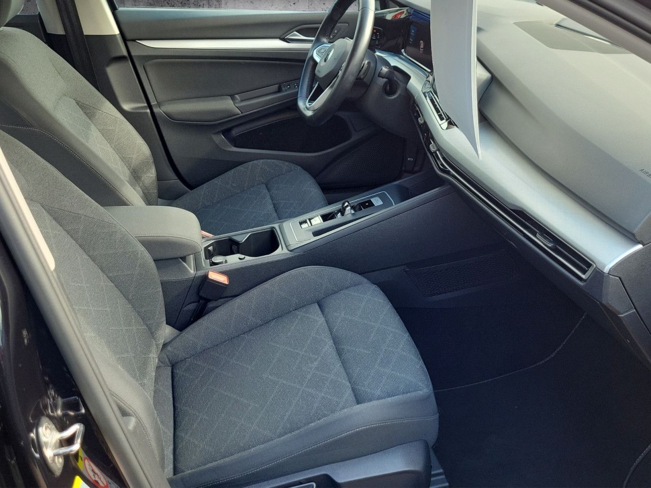 Volkswagen Golf VIII 1.5 l eTSI Life Aut. Navi Pro SHZ foto 11