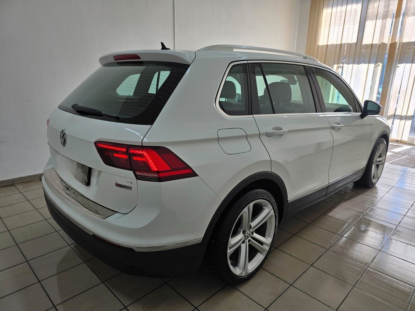 Volkswagen Tiguan 2.0 TSI 4Motion Highline LED ACC AHK 19" foto 3