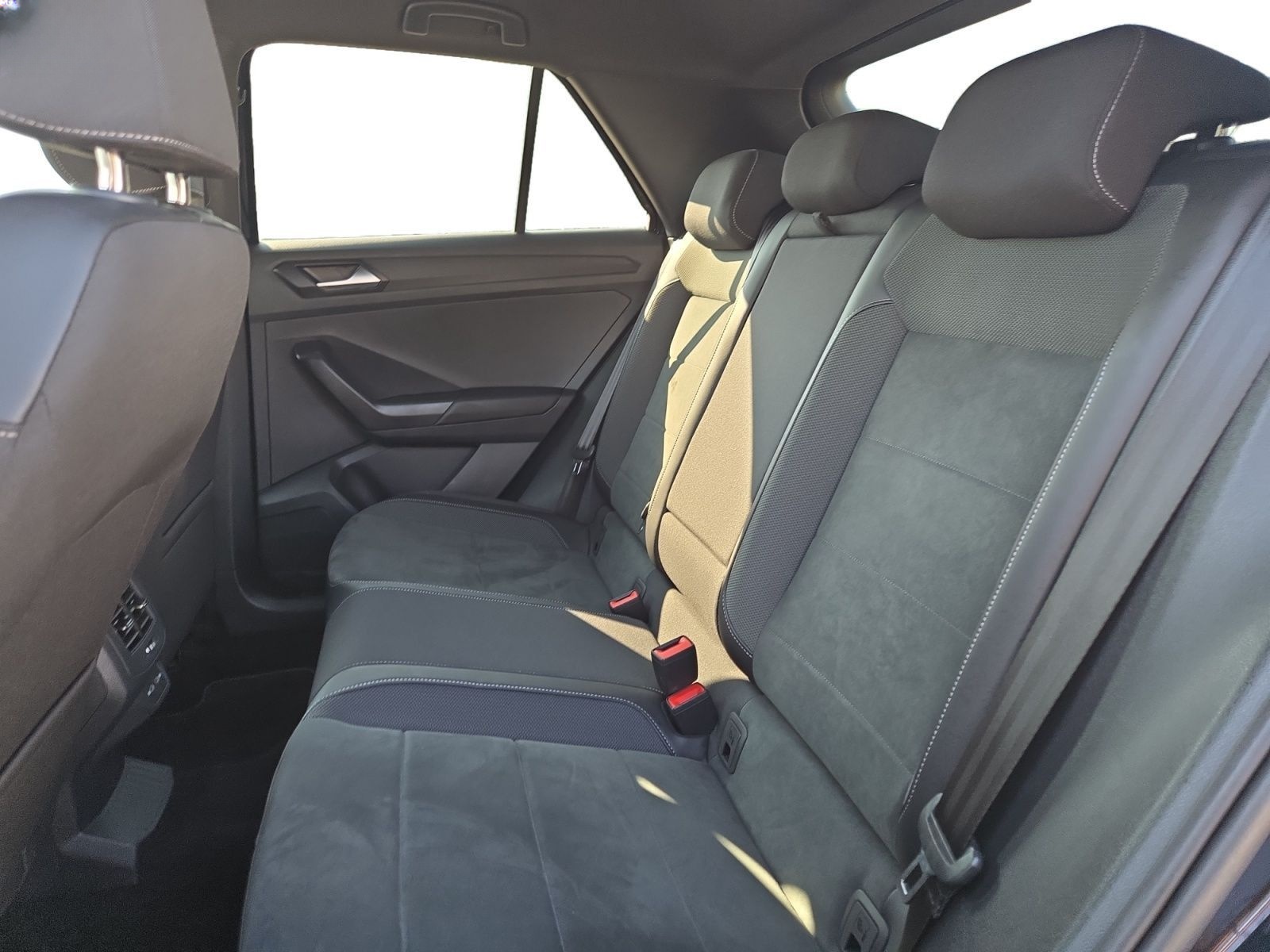 Volkswagen T-Roc R-Line 1.5 TSI DSG, AHK/KAM/NAVI/SHZ foto 10